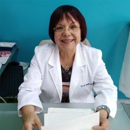 Dra. María Alejandra Seguel Moya en consulta médica